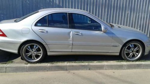 Dezmembrez mercedes w203 c200 kompresor 2001