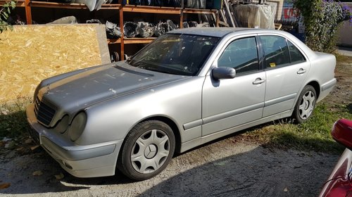 Dezmembrez Mercedes W210 E Class 220 CDI 611.961 105 kW Euro 3 din 2000