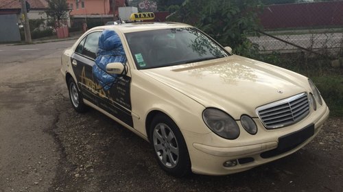 Dezmembrez mercedes w211 e200 2.2