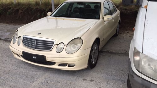 Dezmembrez mercedes w211 e200 2.2