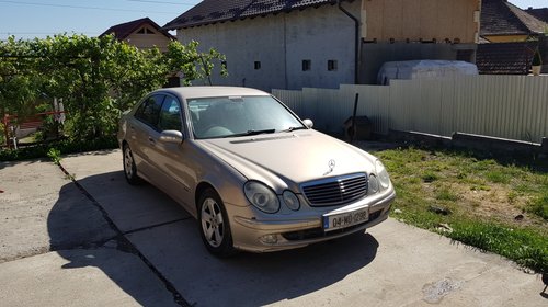 Dezmembrez mercedes w211 e200 kompressor 2003