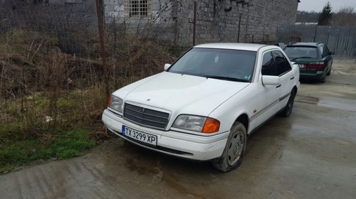 Dezmembrez Mercedes C class 2.2 diesel an 199