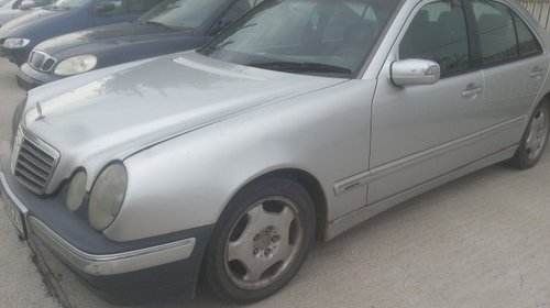 Dezmembrez mercedes e200 2.2cdi 85kw 2000