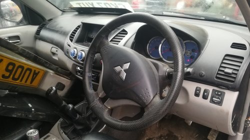 Dezmembrez Mitsubishi L200, An fabricatie: 2007, Motor 2.5 D