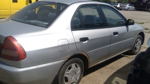 Dezmembrez mitsubishi lancer