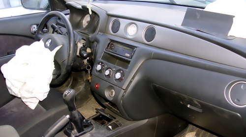Dezmembrez Mitsubishi Outlander 2.0 S , an fabr 2006