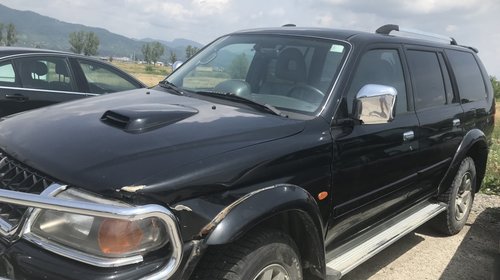 Dezmembrez Mitsubishi Pajero 2004 suv 2.5