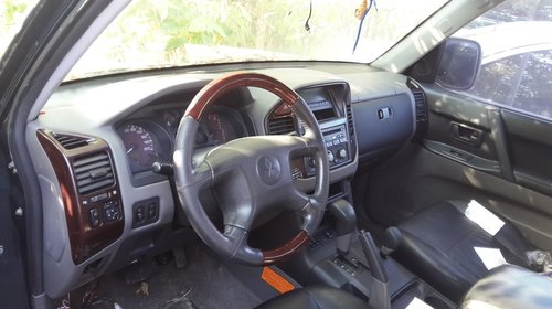 Dezmembrez mitsubishi pajero 3.2 DID 2004