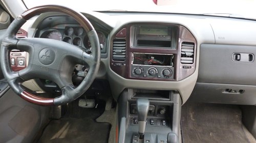 Dezmembrez Mitsubishi Pajero 3.2di-d