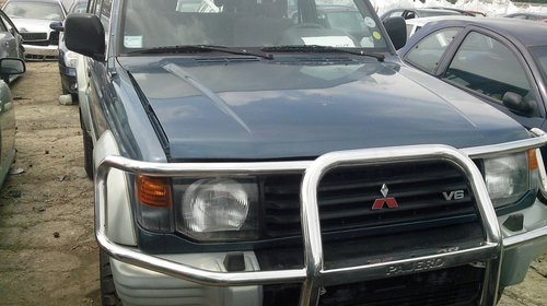 Dezmembrez Mitsubishi Pajero an 1995, motor 2