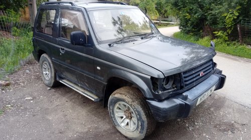 Dezmembrez Mitsubishi Pajero an 2001 motor 2.5 TDI cutie automata