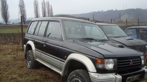 Dezmembrez Mitsubishi Pajero din 1999 2.8d