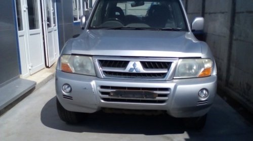 Dezmembrez Mitsubishi Pajero III, an 2007, motorizare 3.2 D 4WD