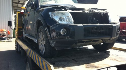 Dezmembrez Mitsubishi Pajero IV 3.2 DI-D 4m41