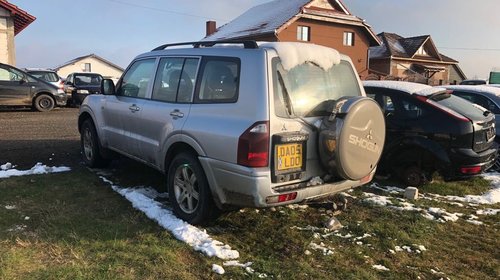 Dezmembrez Mitsubishi Pajero Shogun classic DI-D 3200 cc an 2005