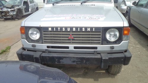 Dezmembrez Mitsubishi Shogun an 1986, motor 2