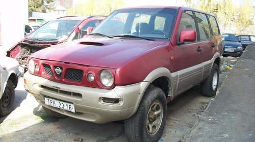 Dezmembrez Nissan Terrano 2.7 tdi