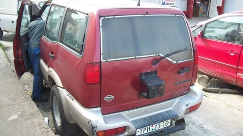 Dezmembrez Nissan Teranno 2.7 tdi