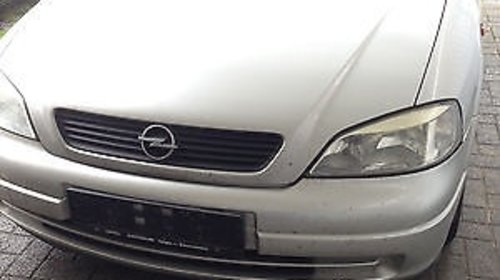 Dezmembrez Opel Astra 1.7 2001