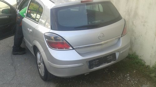 Dezmembrez Opel astra 1.7 cdti 2008