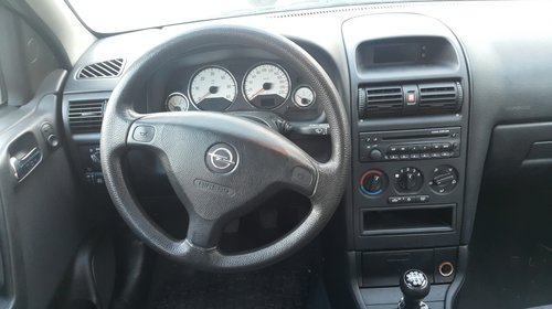 Dezmembrez Opel Astra 1.7 dti
