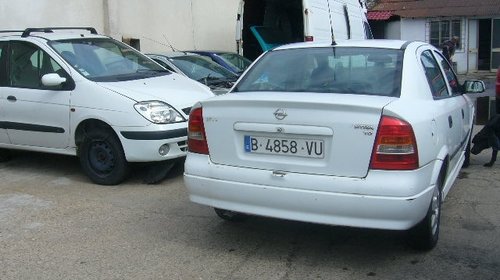 Dezmembrez Opel Astra 1.7 Td an 2000