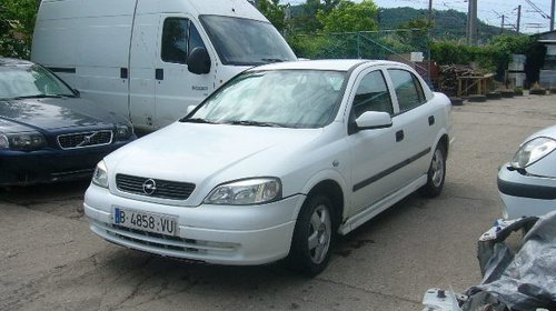 Dezmembrez Opel Astra 1.7 Td an 2000