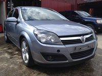 Dezmembrez Opel Astra 2006