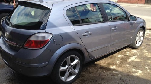 Dezmembrez Opel Astra 2006