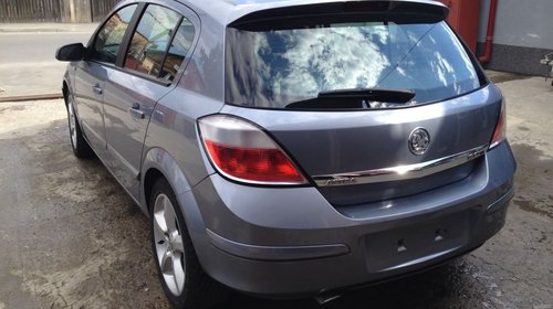 Dezmembrez Opel Astra 2006