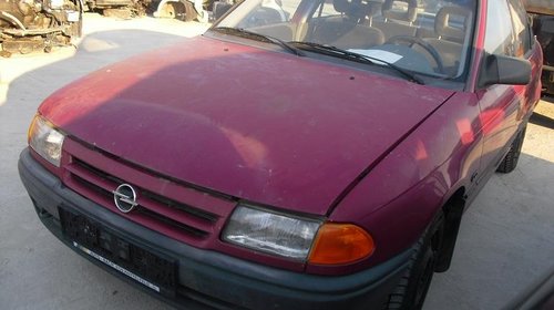 Dezmembrez Opel Astra, an 1996, motor 1.8 ben