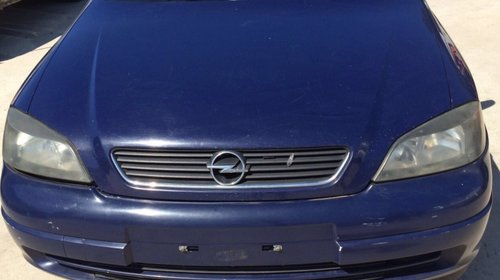Dezmembrez Opel Astra Caravan 2.0 DTI an 2004