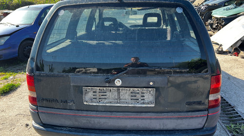 Dezmembrez Opel Astra F 1.6i C16SE