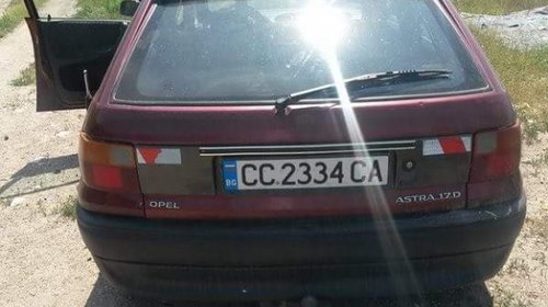 Dezmembrez Opel Astra F 1,7 td an 1995