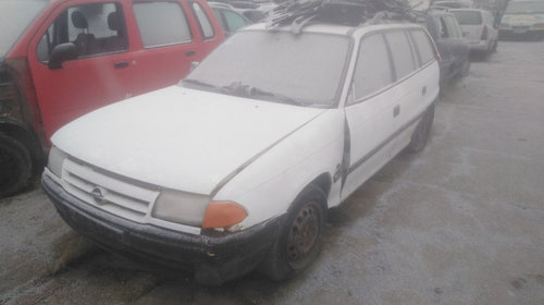 Dezmembrez Opel Astra F 1993 Combi 1.4 benzin