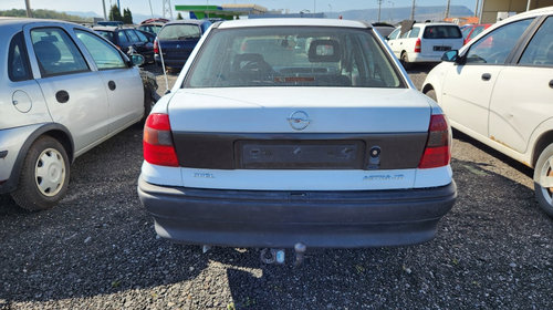 Dezmembrez Opel Astra F 1995 Berlina 1.6 benzină 74kw