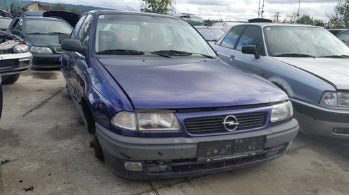 Dezmembrez Opel Astra F, an 1995, 1.6 benzina