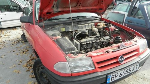 Dezmembrez Opel Astra F, an 1995, 1.6 benzina