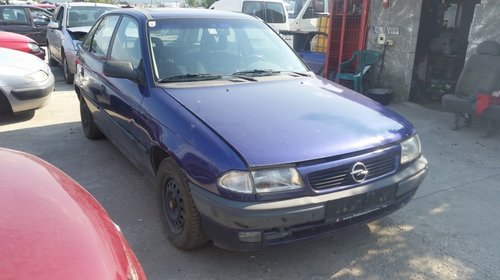 Dezmembrez Opel Astra F, an 1996, 1.6 benzina