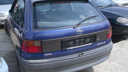 Dezmembrez Opel Astra F, an 1996, 2 usi, 1.6 