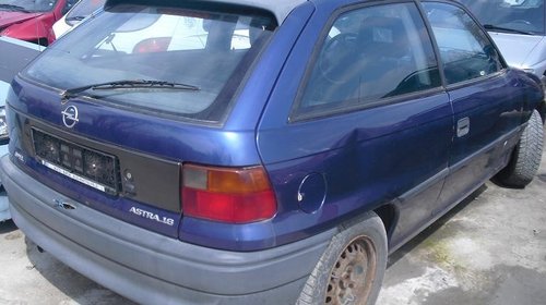 Dezmembrez Opel Astra F, an 1996, 2 usi, 1.6 benzina