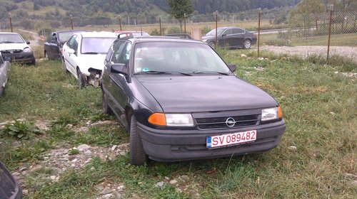 Dezmembrez opel astra F caravan 1994