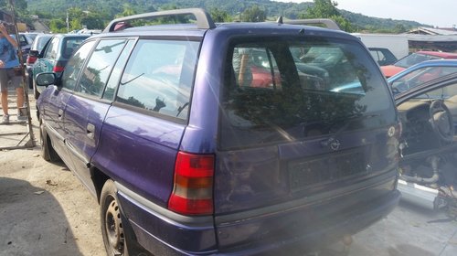 Dezmembrez Opel Astra F caravan, an 1996, 1.6 benzina