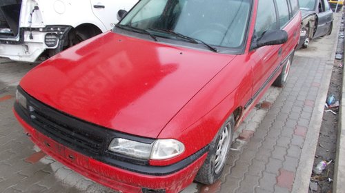 Dezmembrez Opel Astra F , combi / break din 1