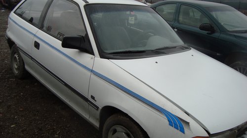 Dezmembrez Opel Astra F din 1992 1.6 benzina