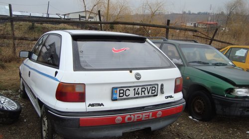 Dezmembrez Opel Astra F din 1992 1.6 benzina