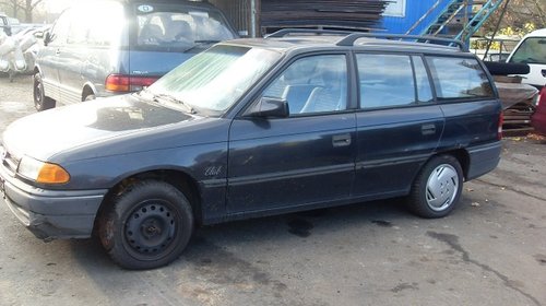 Dezmembrez Opel Astra F din 1995, 1.8 b