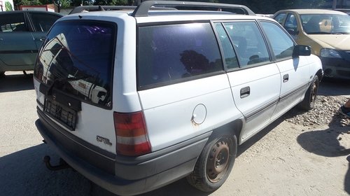 Dezmembrez Opel Astra F DIN 1995