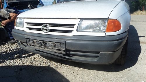 Dezmembrez Opel Astra F DIN 1995