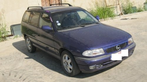 Dezmembrez Opel Astra F din 1996 2.0b,